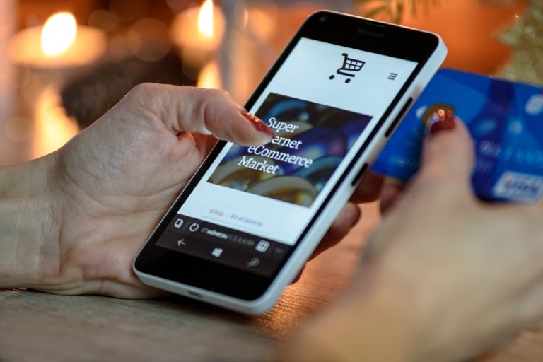 http://www.yulcom-technologies.com/wp-content/uploads/2018/03/ecommerce-mobile-yulcom--768x512.jpg